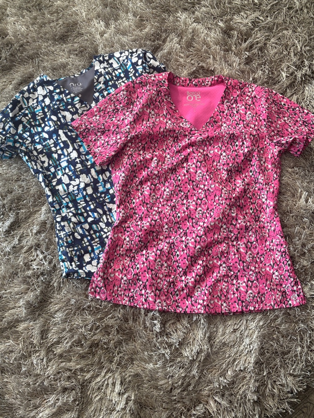 Barco Uniforms Bright Pink Floral and Blue Abstract Scrub Tops Size Small